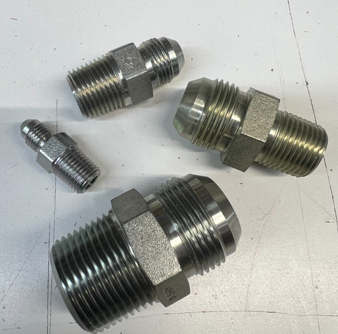 Various Sizes of 2404 Straight Adapter Male JIC 37 Deg Flare x NPT Pipe Threads
