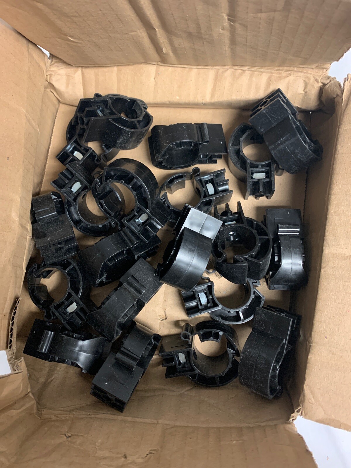 Clip Pipe D25 M6 20 Pcs