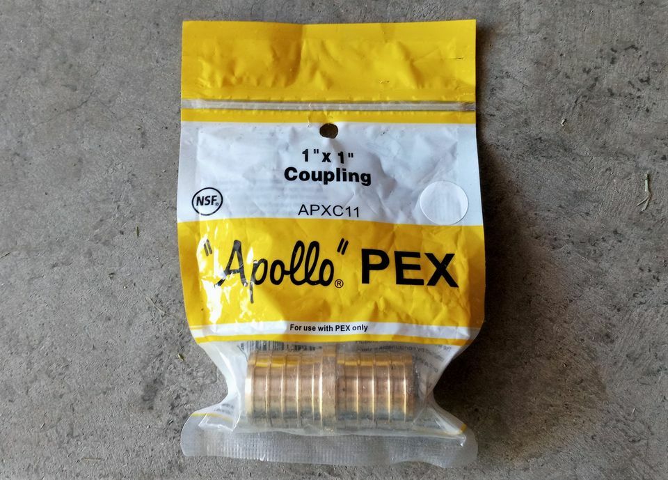 18 FEET OF 1″ PEX PIPE WITH BRASS COUPLER 200PSI