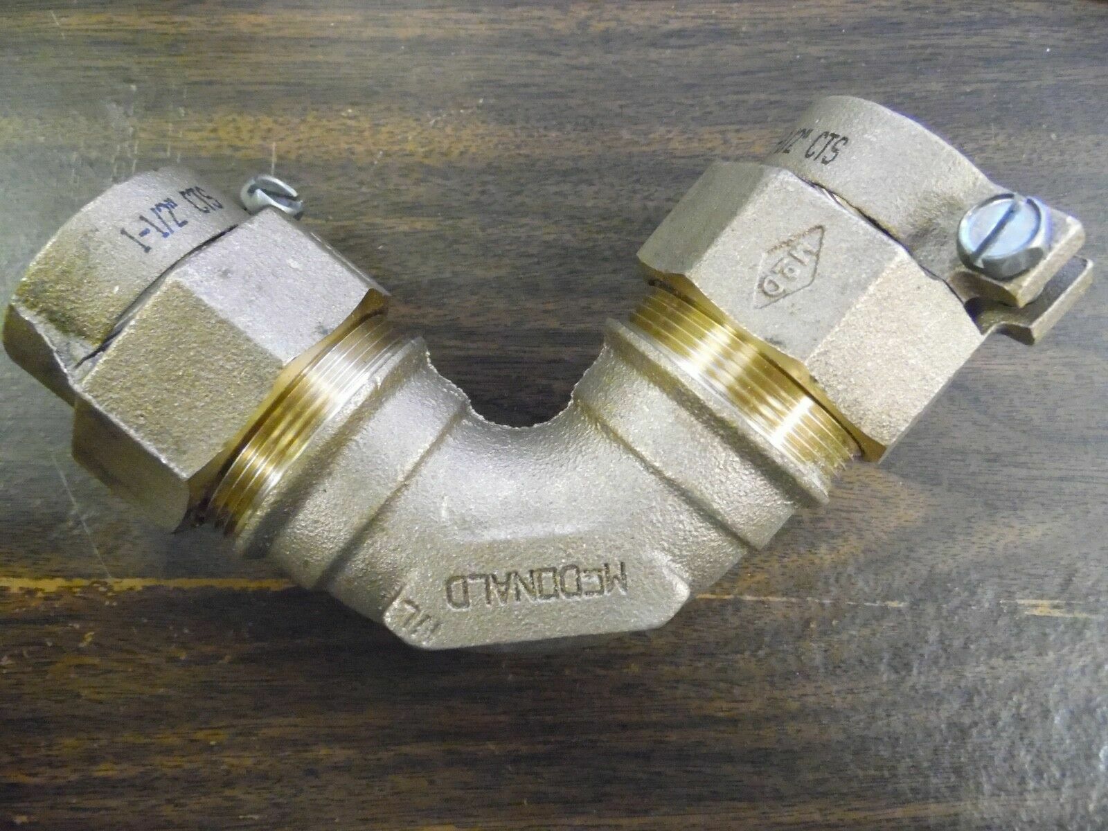 Polyethylene Tubing Connector Elbow 1-1/2″