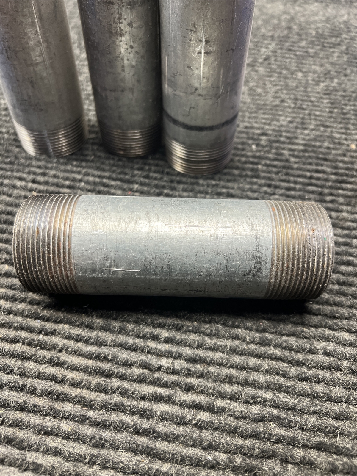 Lot of (4) 1-1/4″ Npt x 5 1/2″ Length Galvanized Steel Pipe Nipple Schedule 40