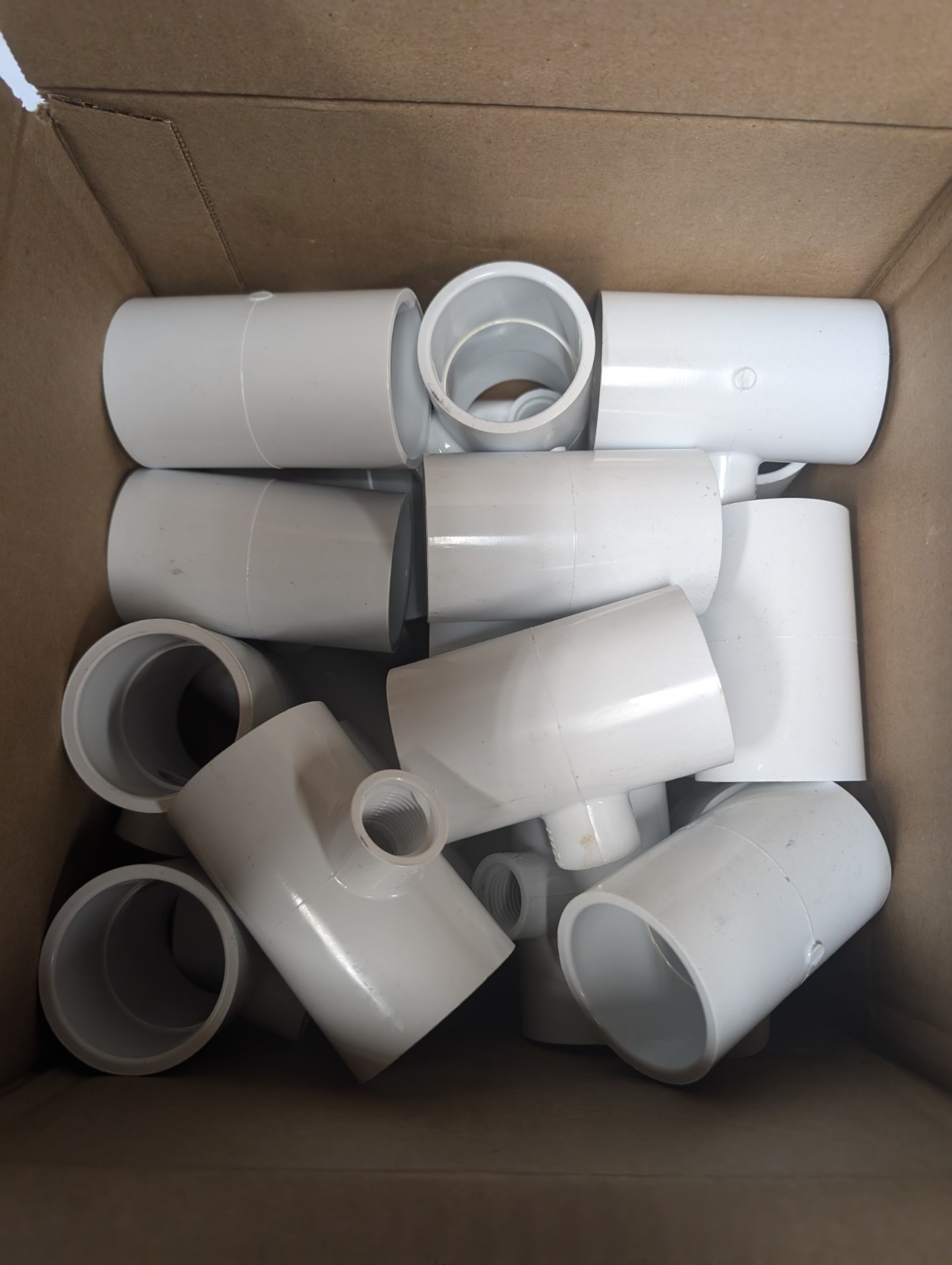 NEW BOX OF 25 WESTLAKE 402-166 1¹/⁴ X 1/2 PVC SCH40 REDUCING TEE NPT FITTING