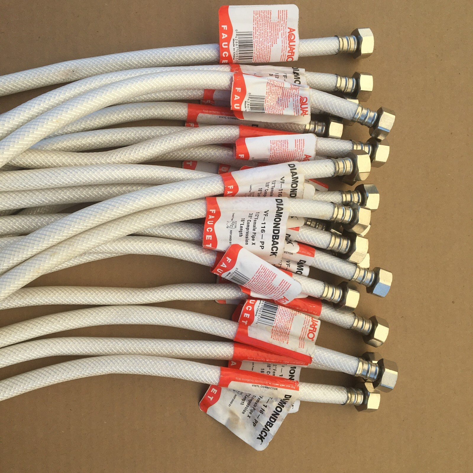 Aqauflo Diamondback 16”x 1/2″ Female x 3/8″ Compression Vinyl Hoses (Lote of 20)