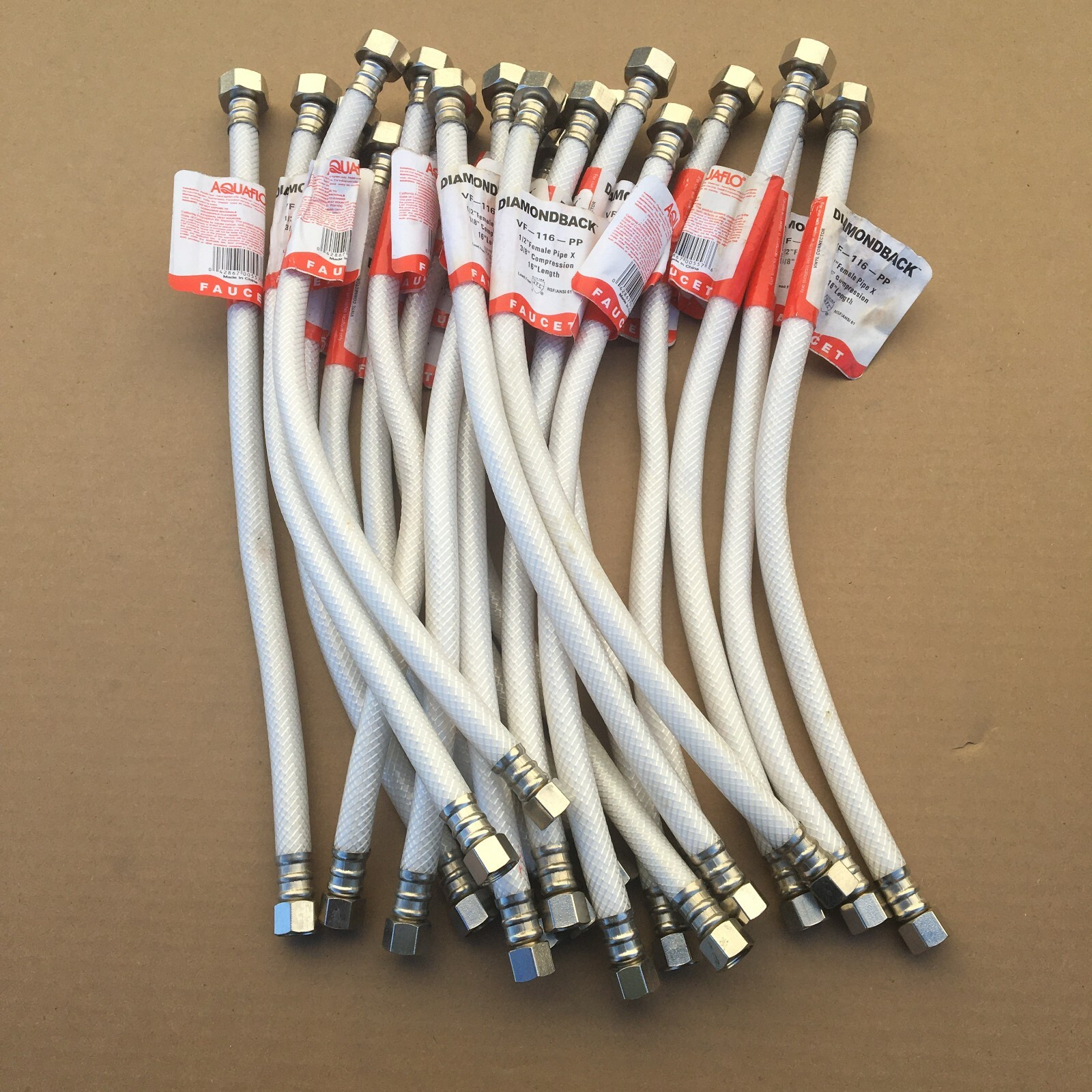 Aqauflo Diamondback 16”x 1/2″ Female x 3/8″ Compression Vinyl Hoses (Lote of 20)