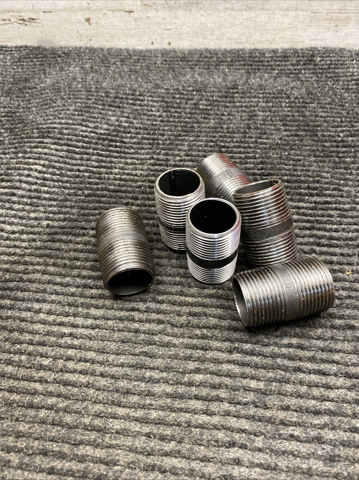 (Lot of 6 ) Black Pipe Nipple Threaded 1″ X 2″