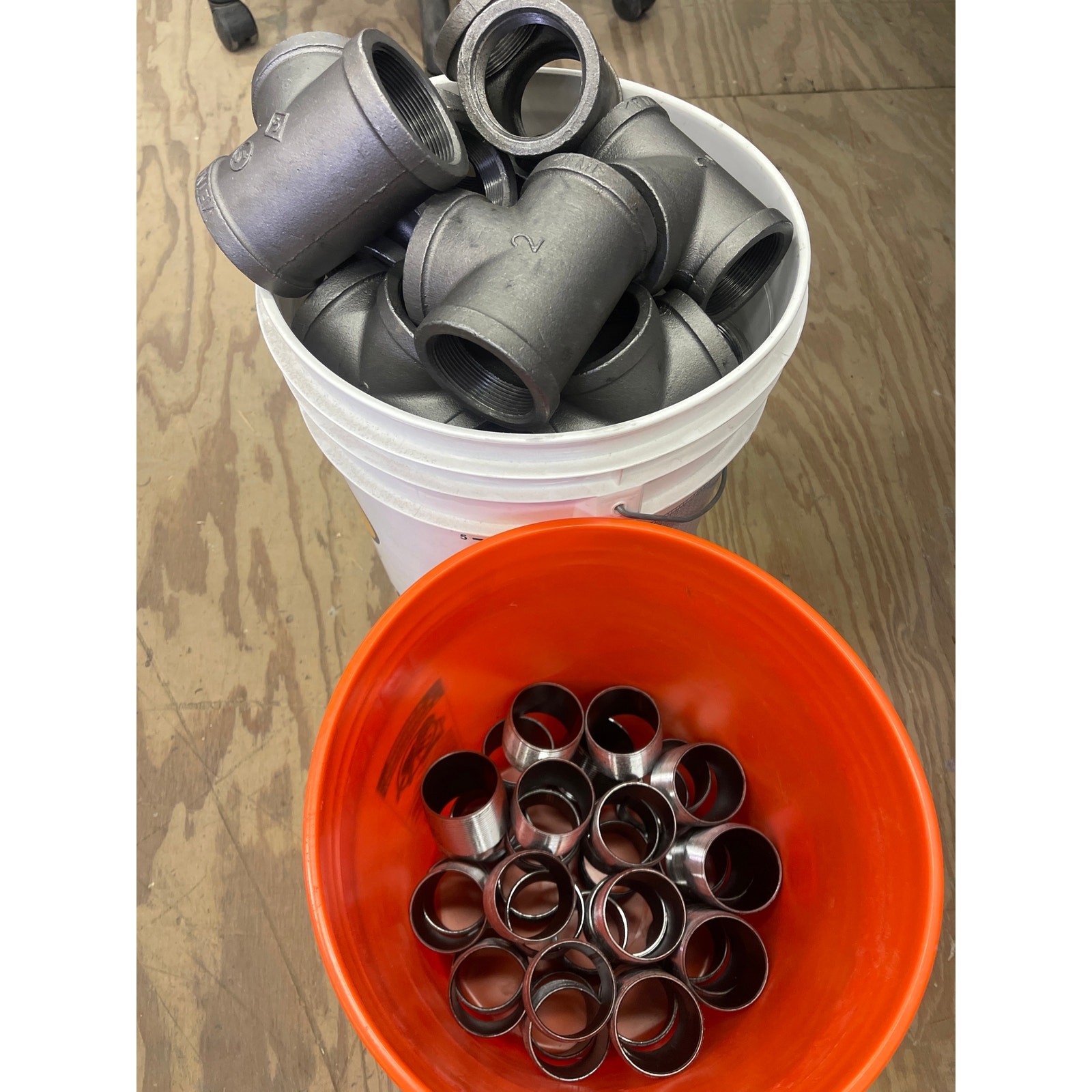 SET-OF-25 2″x2″x2″ Black Iron Tee and SET-OF-38 2″ Close Stainless Steel Nipple
