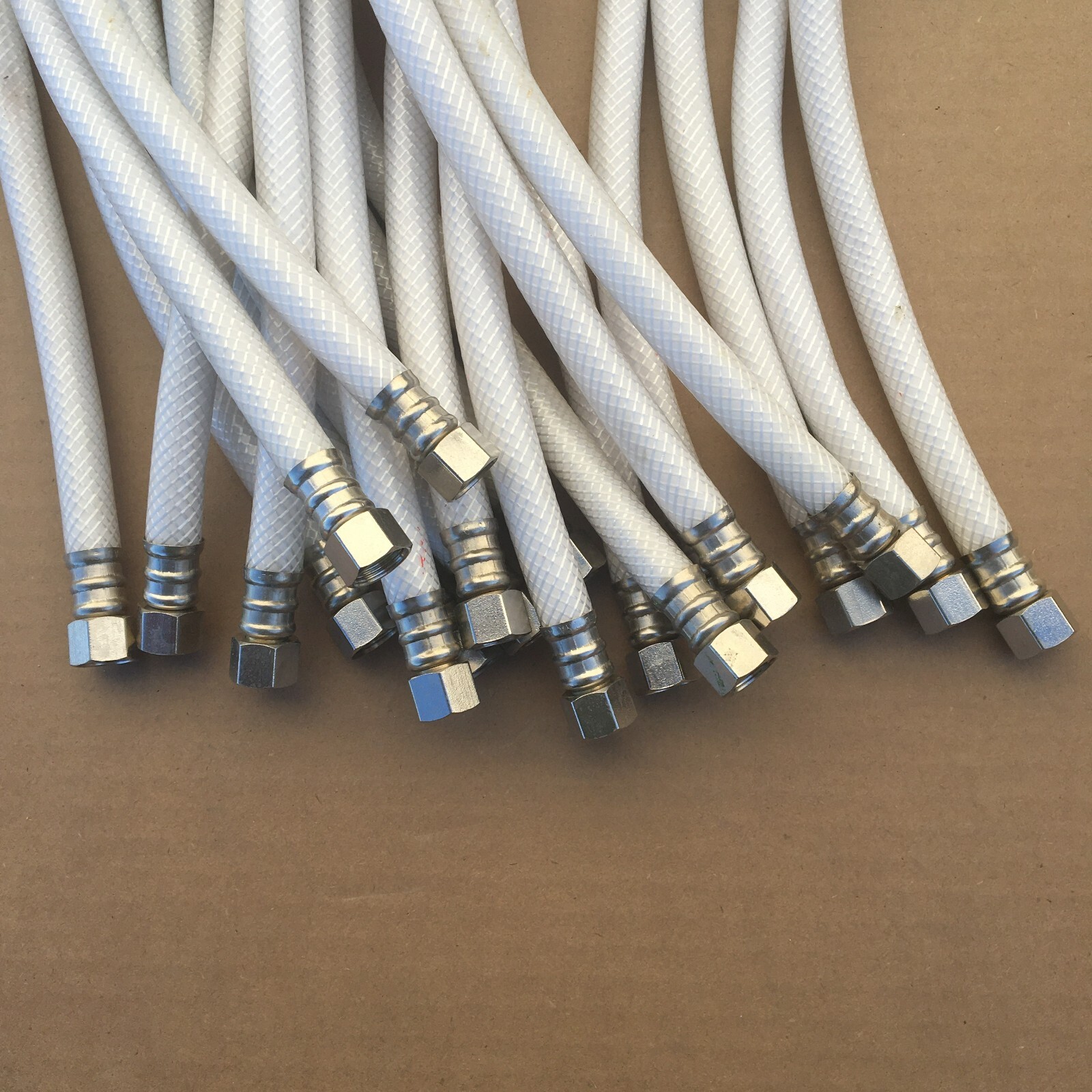 Aqauflo Diamondback 16”x 1/2″ Female x 3/8″ Compression Vinyl Hoses (Lote of 20)