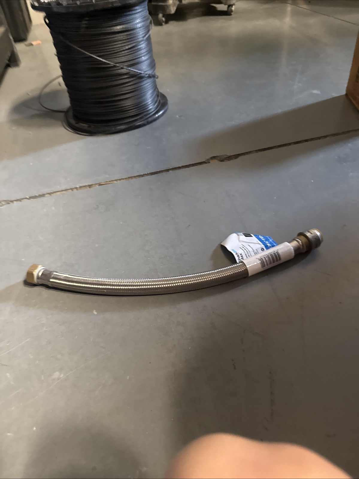 SHARKBITE UR3088FX18 MAX PTC 3/4″ X 3/4″ FIP WATER HEATER HOSE CONNECTOR 18-INCH
