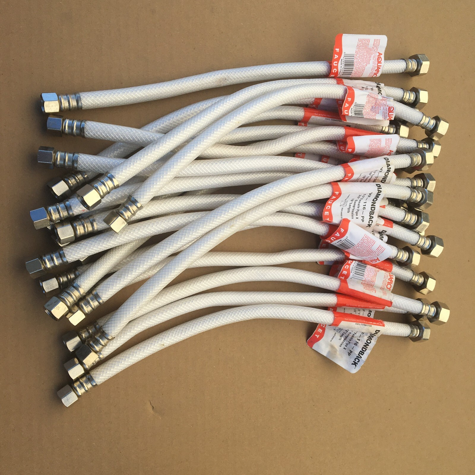 Aqauflo Diamondback 16”x 1/2″ Female x 3/8″ Compression Vinyl Hoses (Lote of 20)